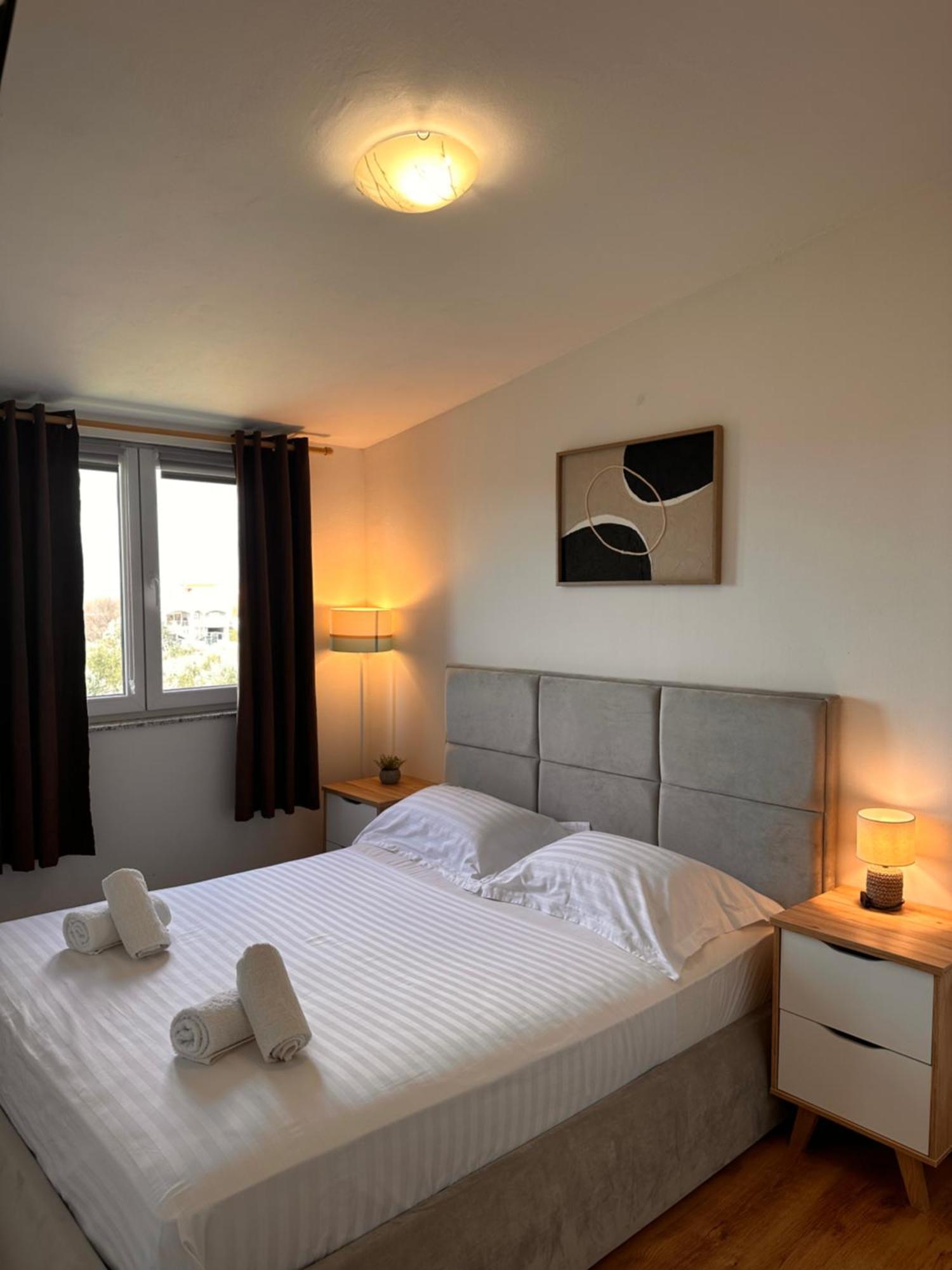 Apartments Roko Pridraga Екстер'єр фото