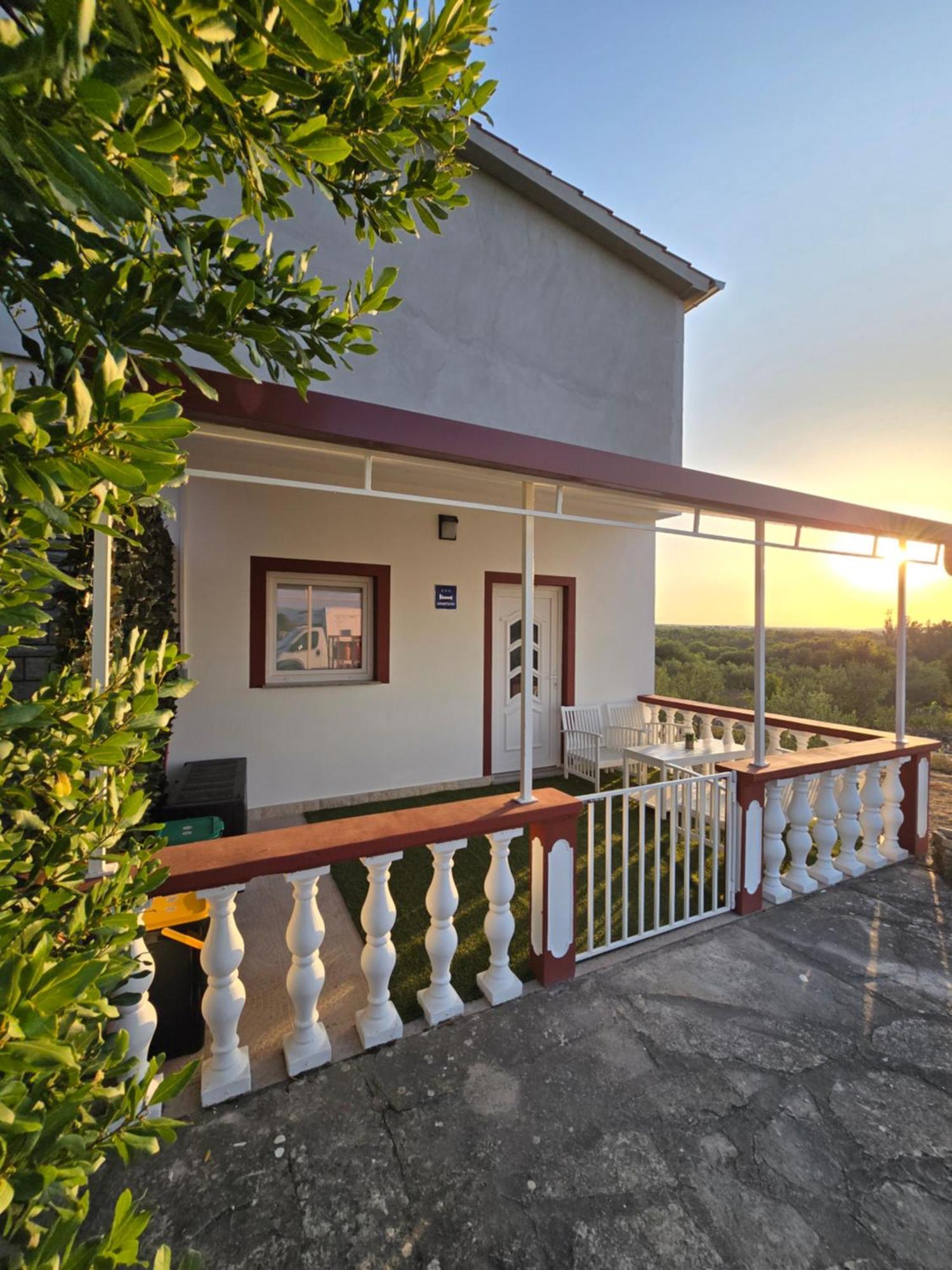 Apartments Roko Pridraga Екстер'єр фото